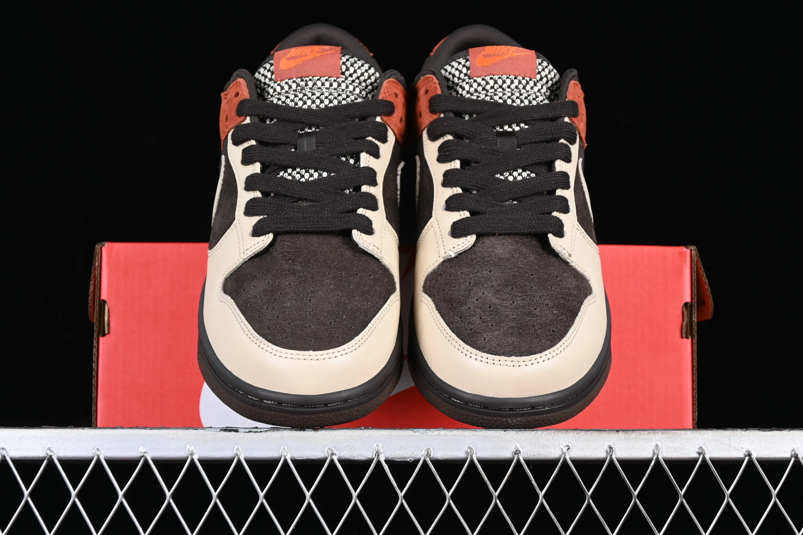 All categories Nk SB Dunk series Nk SB Dunk Low low-top sneakers C version Nk Dunk Low "Red Panda" Red Panda SB low-top sports and leisure sneakers FV0395-200